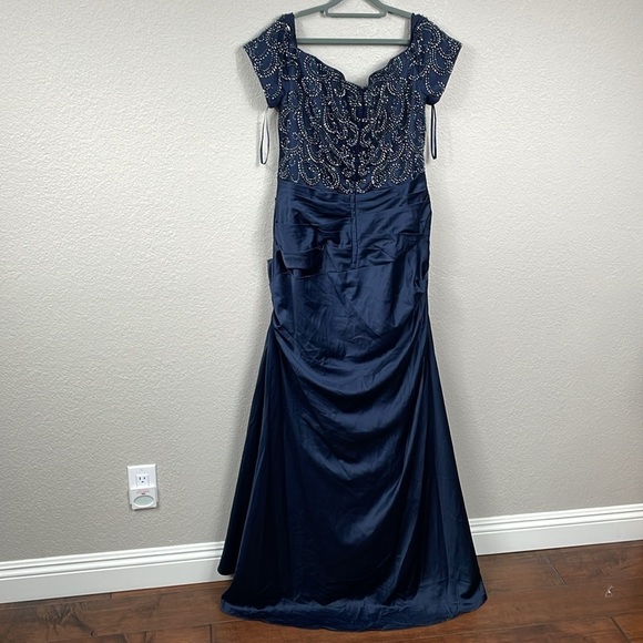 New La Femme Navy Beaded Off the Shoulder Sweetheart Ruched Satin Mermaid Gown - Picture 7 of 13